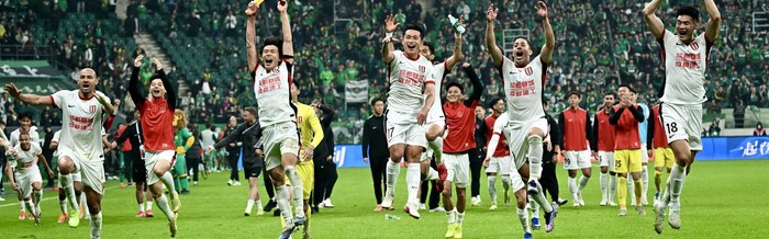 开云体育下载app-2：1逆转绝杀北京国安，成都蓉城凭啥“亮剑”领跑？|中超|比赛|赛季|赵瑜|张玉宁_新浪体育_新浪新闻