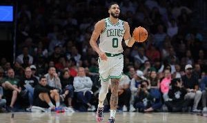 开云体育下载app-连续不讲理三分带队守住领先！塔图姆半场砍下17分5板6助！