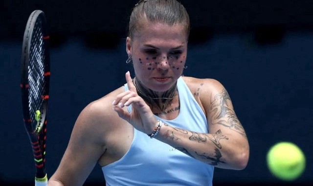 开云官方网站-反差！乌克兰名将13天3次抵制俄罗斯 却与中国金花热情合影+握手