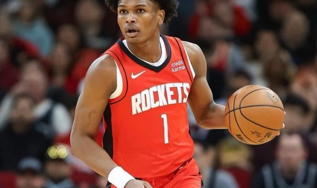 火箭又一新星崛起！11连胜阿门场均15+9变篮板怪兽