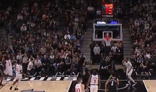 开云体育下载app-彻底发飙！文班亚马遭祖巴茨撂倒：裁判对我不公