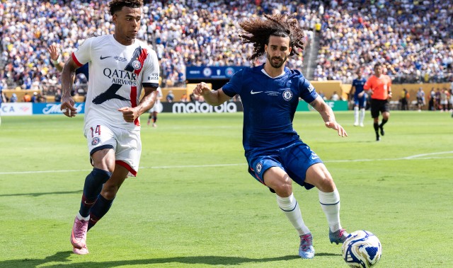 一个赛季简直累到爆炸！切尔西本赛季踢了64场比赛，巴黎踢了65场